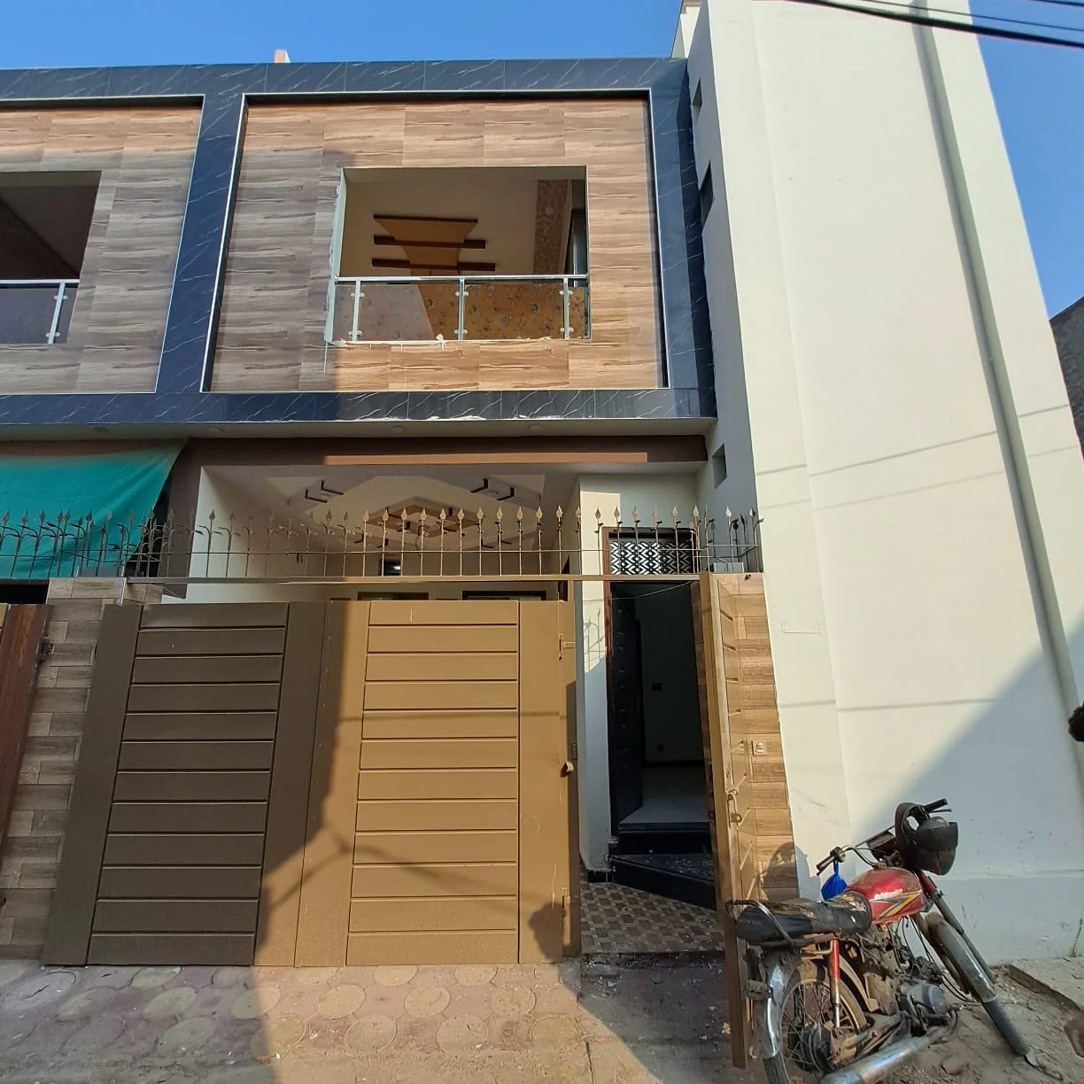 “3.75 Marla Double Storey House for Sale on Bypass Link Road – Well-built residential house in a prime Multan location.”