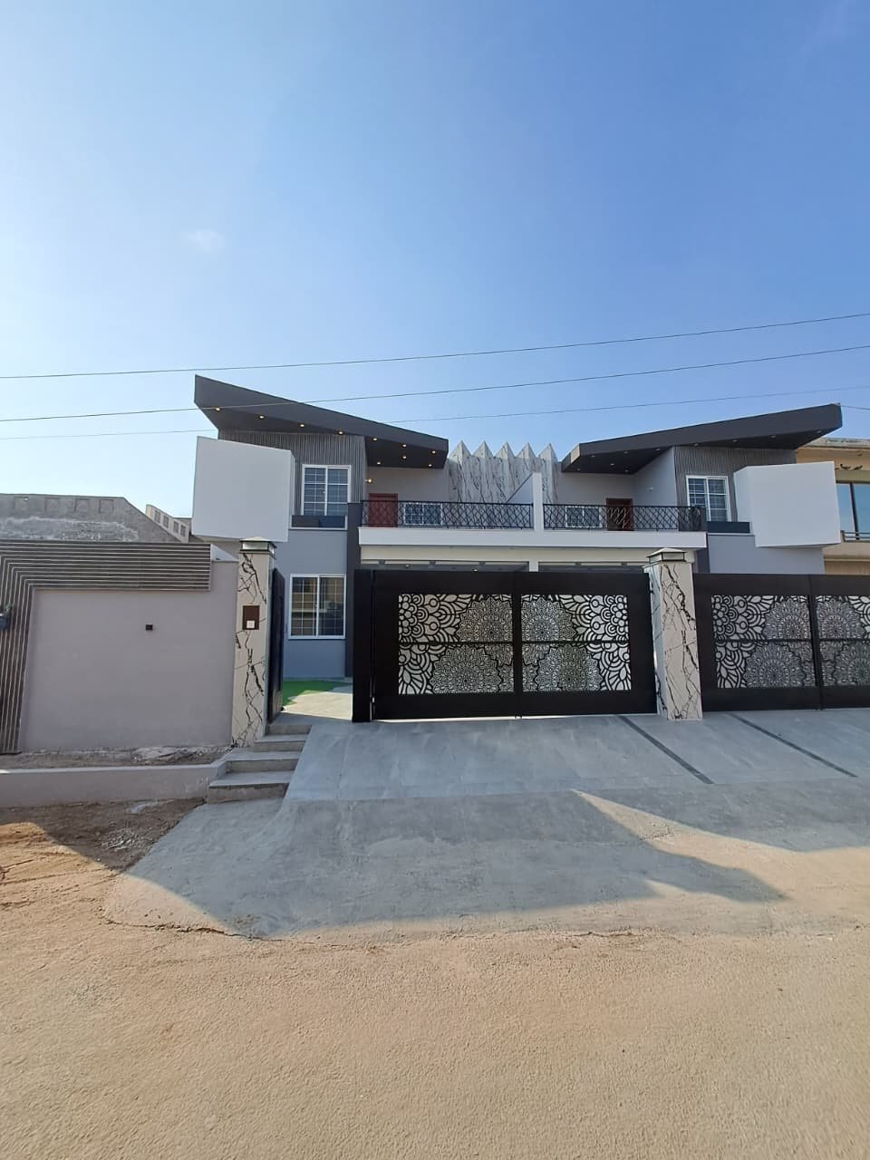 11 Marla Double Storey House for Sale – T Chowk, Model Town, Multan