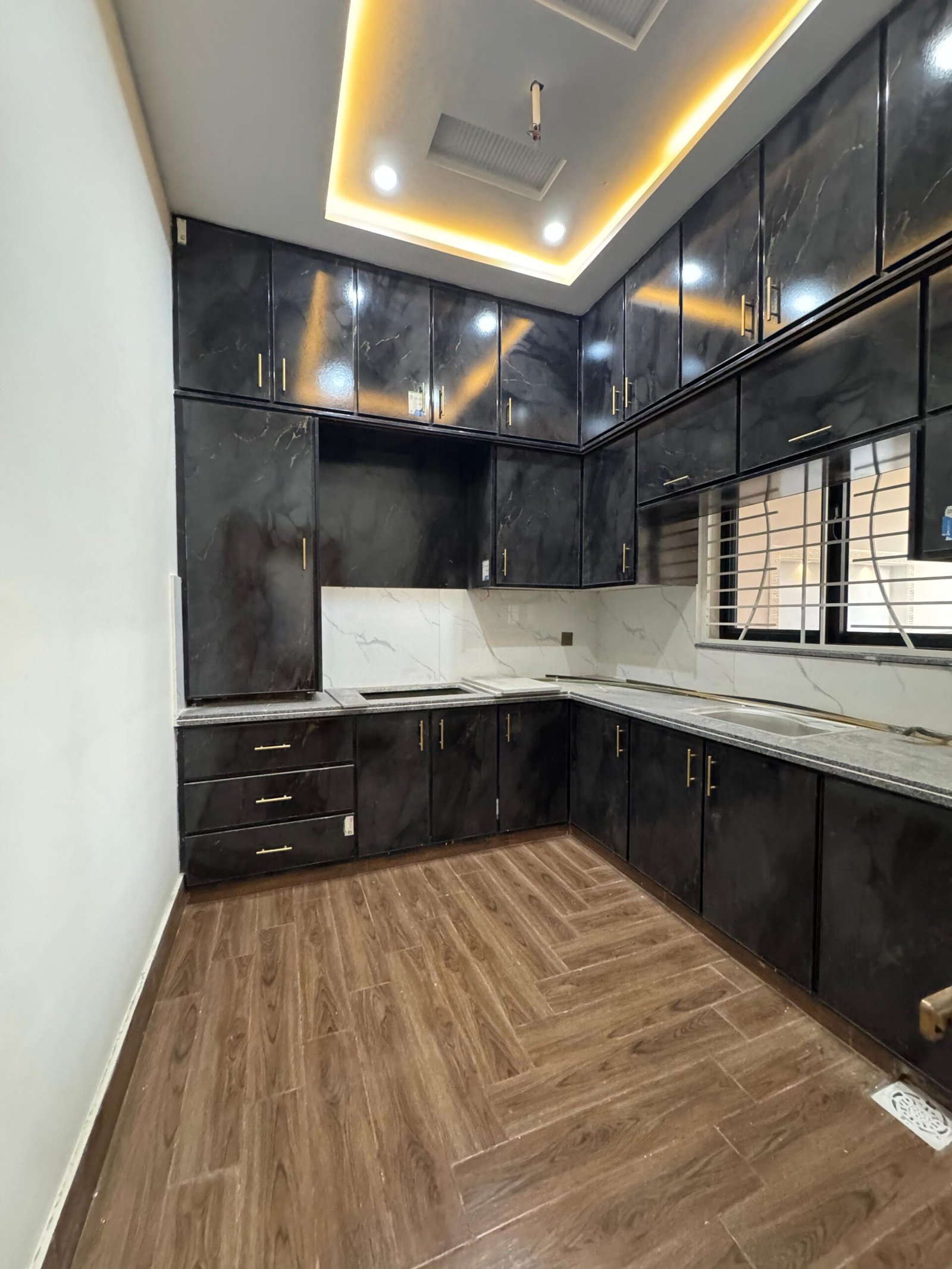 6 Marla Double Storey Corner House for Sale – Model Town T Chowk, Allama Iqbal Street, Multan in Model Town, Multan photo 8
