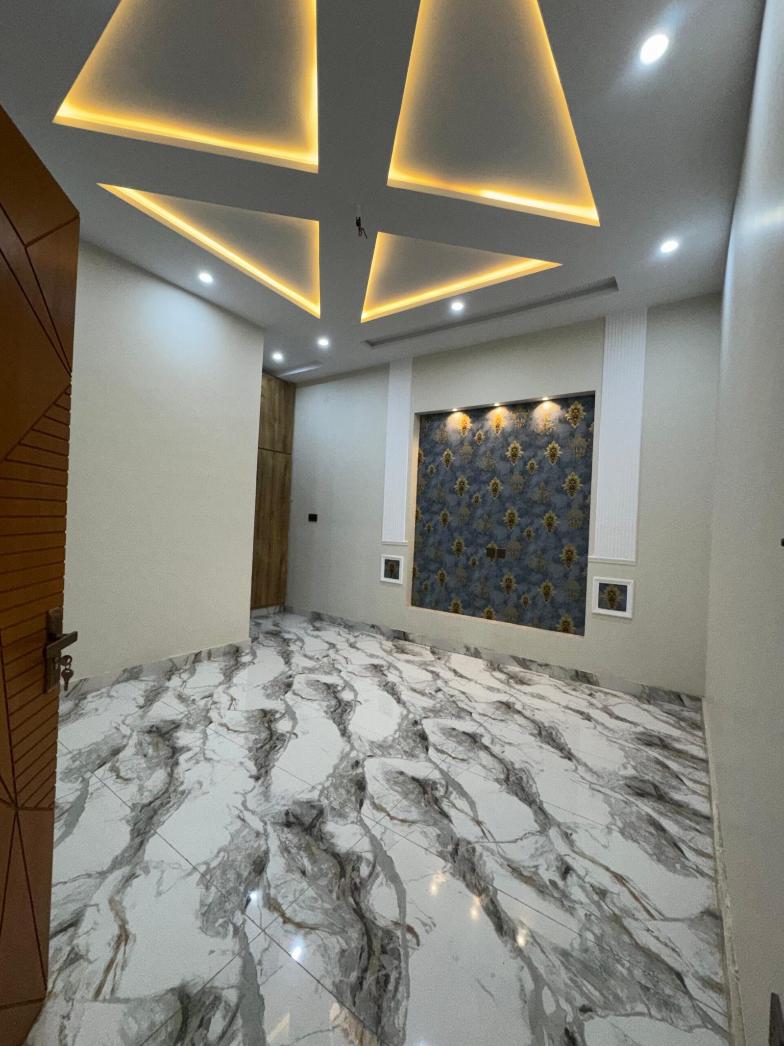 6 Marla Double Storey Corner House for Sale – Model Town T Chowk, Allama Iqbal Street, Multan in Model Town, Multan photo 6