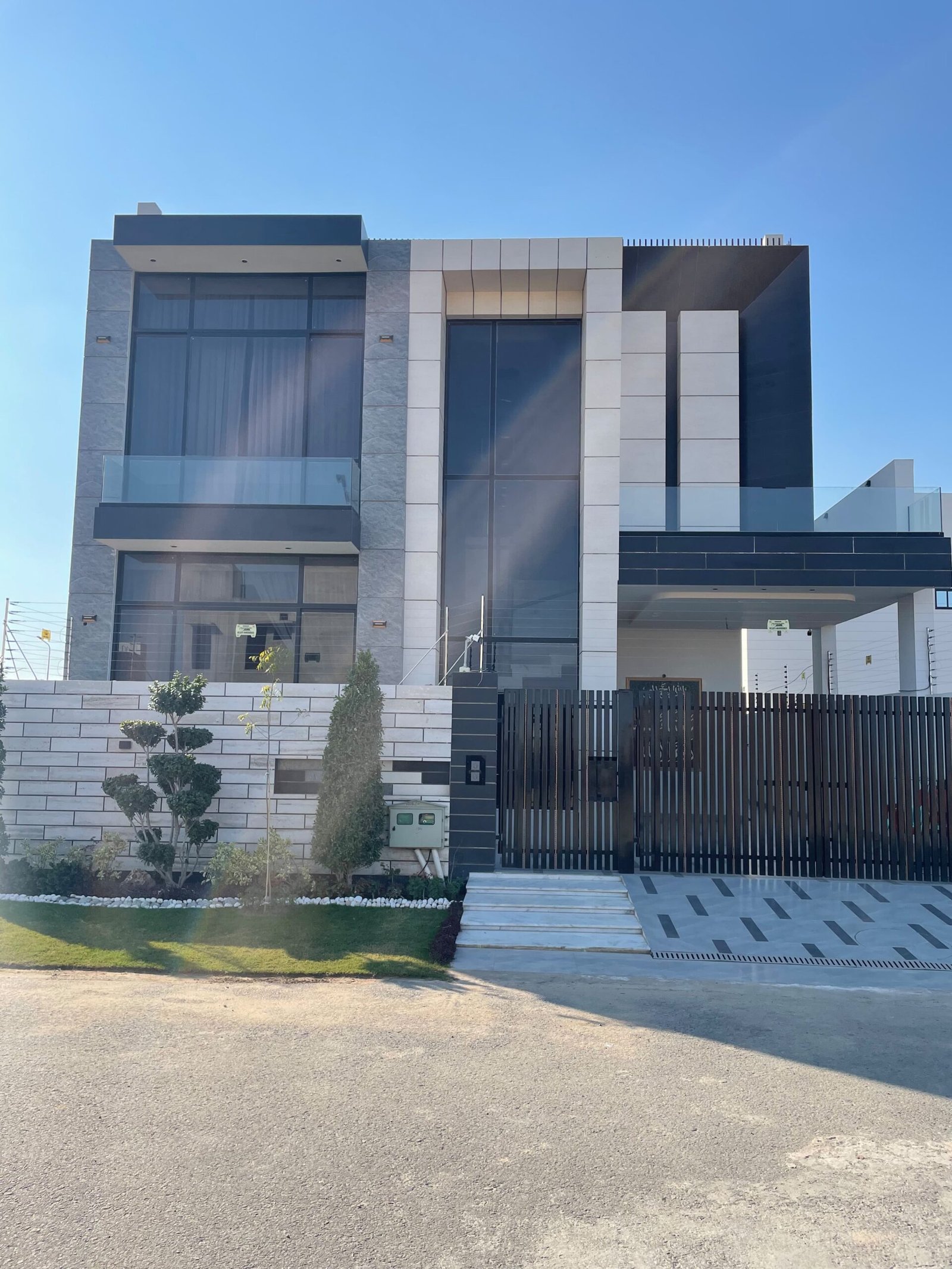 10 Marla Luxury House for Sale – DHA Multan, Sector B1