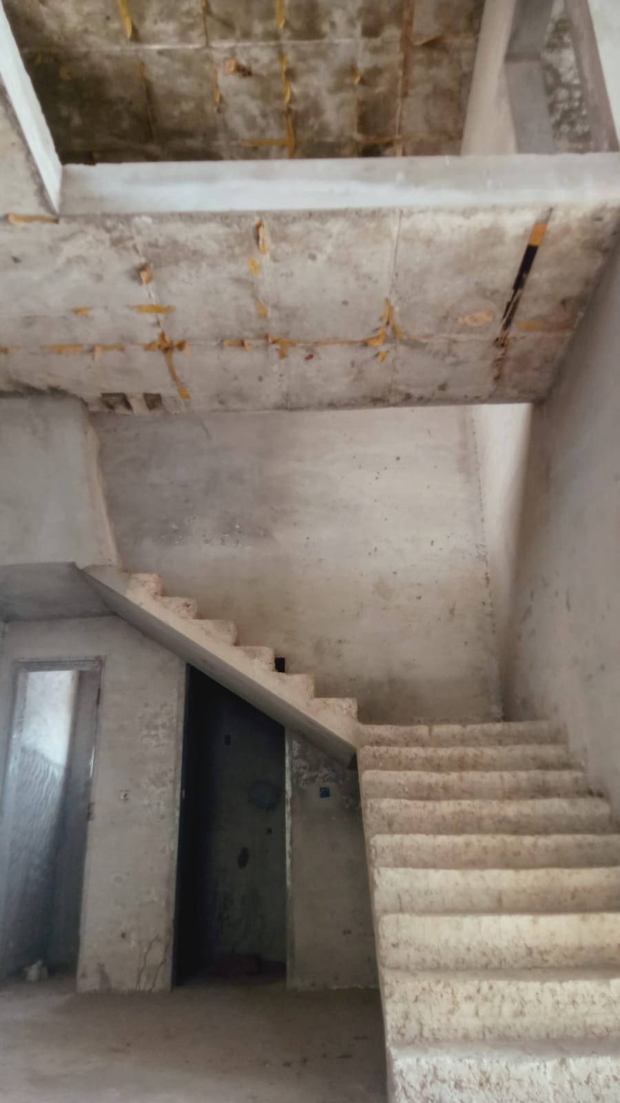10 Marla Grey Structure House for Sale – DHA Multan, Sector H in DHA Multan photo 2
