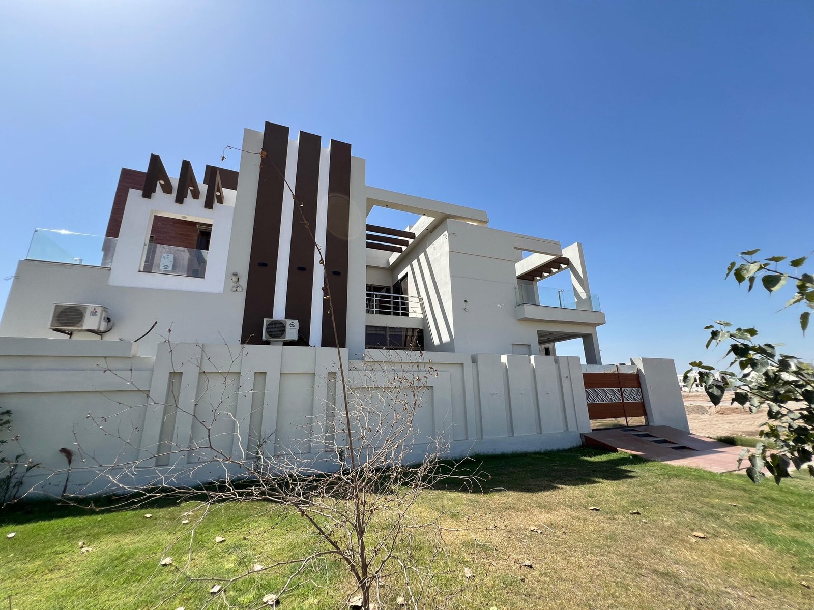 30 Marla (1.5 Kanal) Luxury Corner House for Sale – DHA Multan, Sector M in DHA Multan photo 2